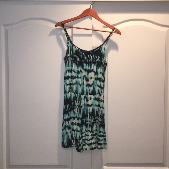 Forever 21 lace back Romper - Picture 2 of 4